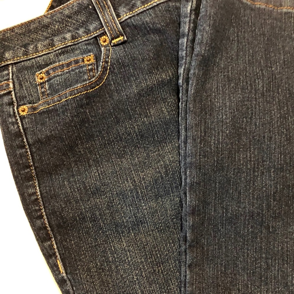 Ladies DKNY jeans. New with no tags.